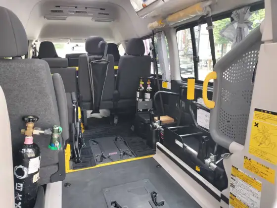 アールケアTAXIの清潔な車内（車いす固定装置・医療用酸素）